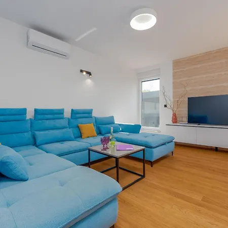 3 Bedroom Beautiful In Апартаменты