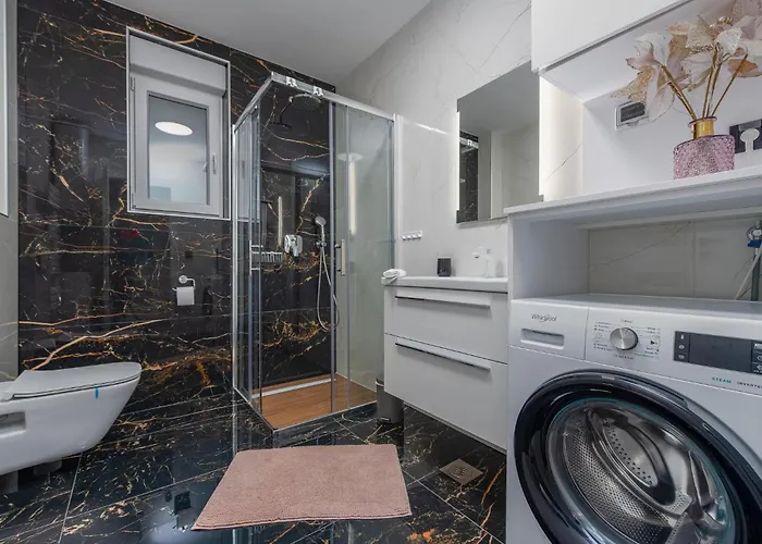شقة 3 Bedroom Awesome In Kožino
