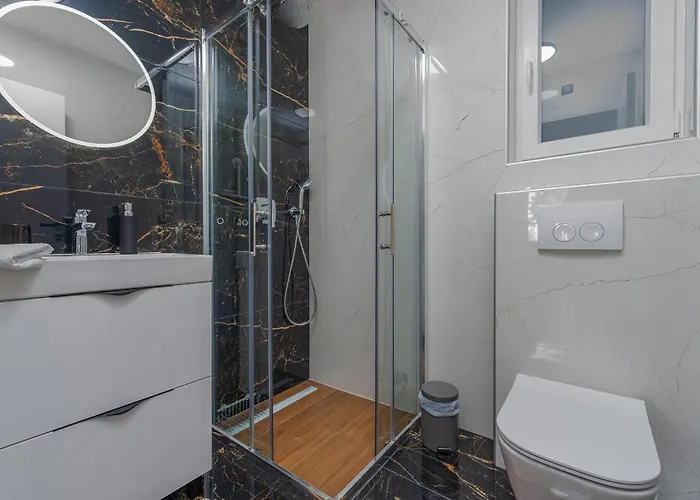 3 Bedroom Awesome In 아파트 Kožino