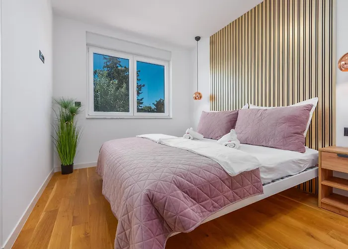 شقة 3 Bedroom Awesome In Kožino