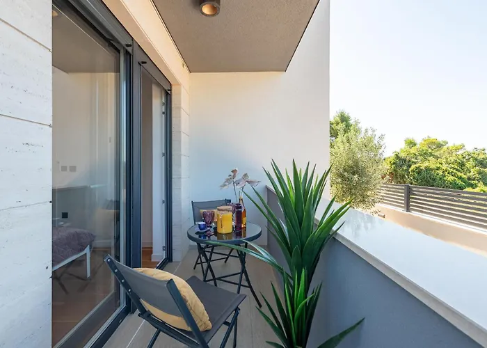 3 Bedroom Awesome In 아파트 *