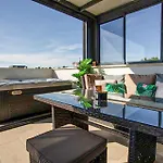 3 Bedroom Awesome In Apartman Kožino
