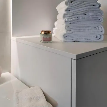 3 Bedroom Awesome In Apartment
