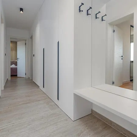3 Bedroom Beautiful In Kožino