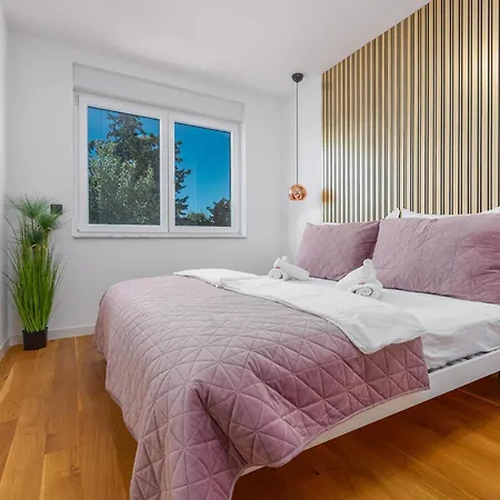 Apartment 3 Bedroom Awesome In Kozino