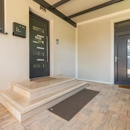 Apartmán 3 Bedroom Beautiful In Kožino