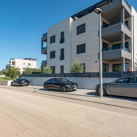 3 Bedroom Awesome In Apartment