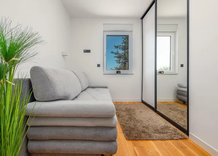 3 Bedroom Awesome In Appartamento Kožino