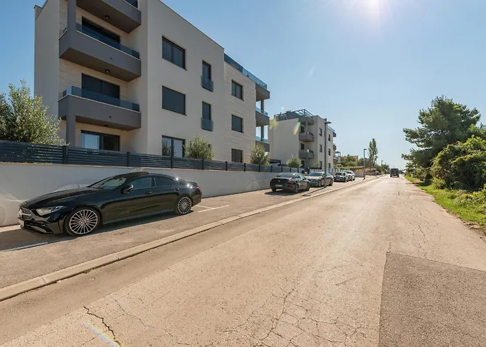 3 Bedroom Awesome In *