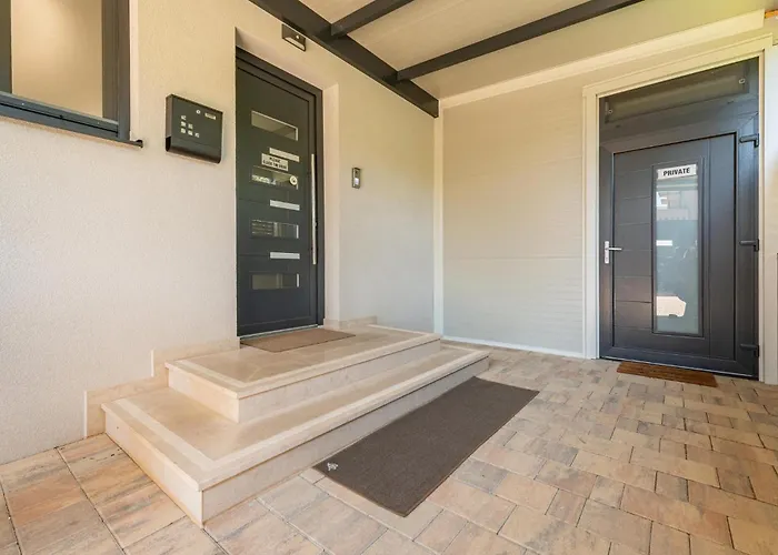 Appartamento 3 Bedroom Awesome In Kožino
