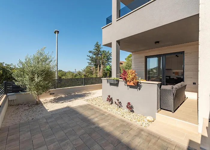 3 Bedroom Awesome In Apartament *