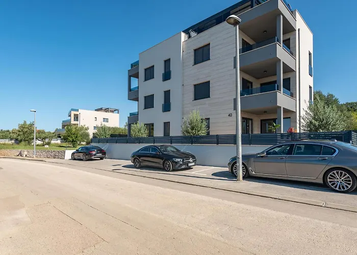 3 Bedroom Awesome In Apartament